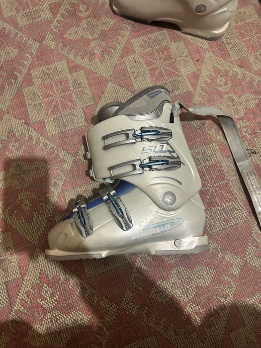 Продавам ски и ски обувки