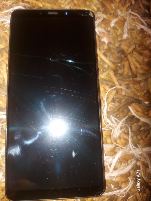 Самсунг А .9 паметь 128 гигобайт