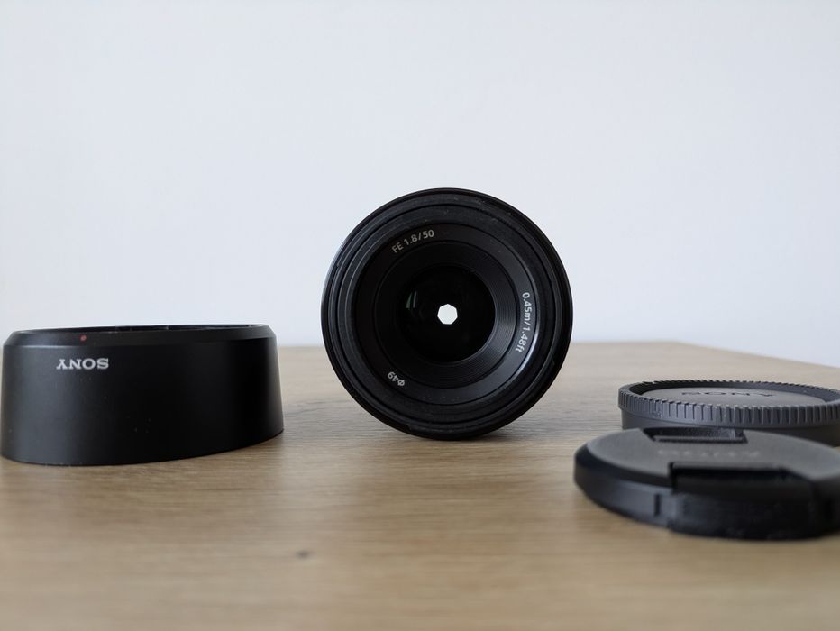 Sony FE 1.8/50 Обектив Като Нов + Сенник, Капачки SEL50F18F