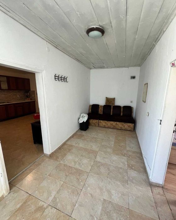 Тухлена къща, център, село Здравец