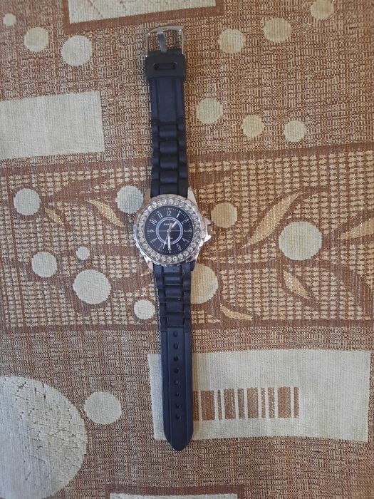 Продаются часы женские