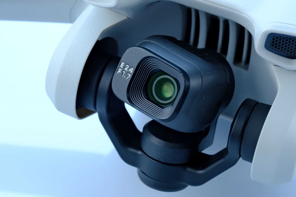 Много малко използван DJİ Mini 3 дрон в отлично състояние.