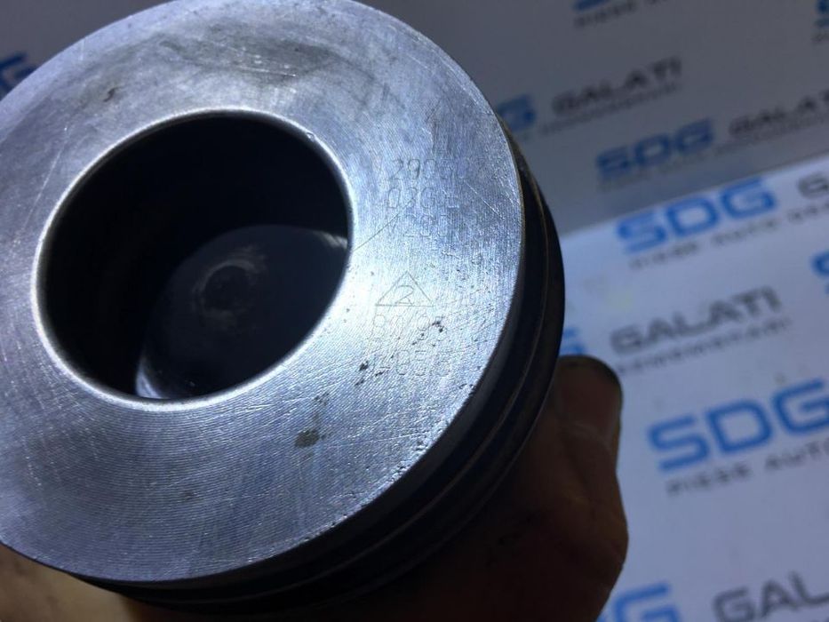 Piston Complet cu Biela 2.0TDI BRE 103KW 140CP Audi A4 B7 2004 - 2008 Cod Piesa : 03GE / 038J