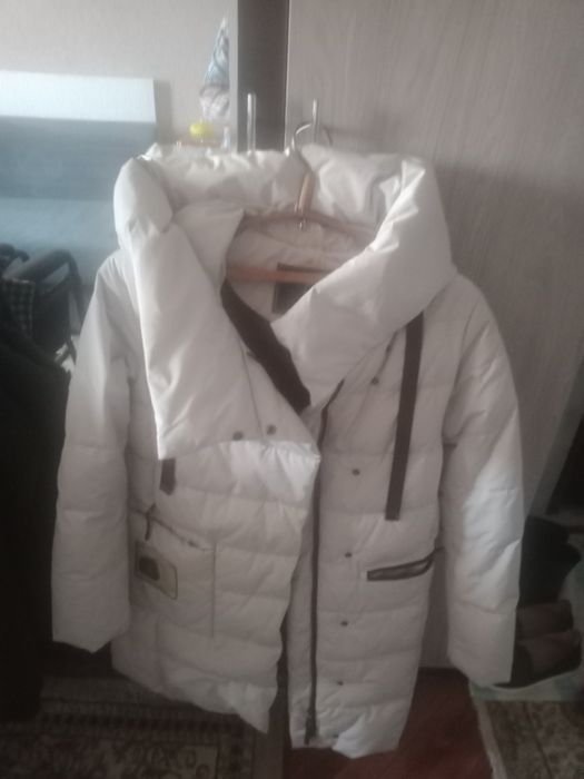 Куртка женская белая́