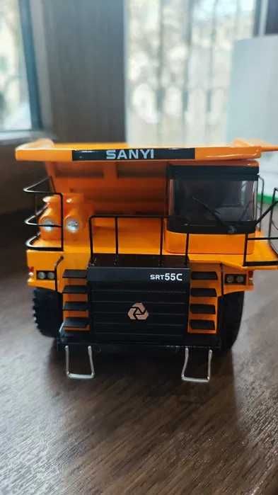 Продаю металлические модели спецтехники 1:18