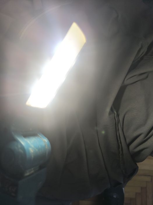 Lanterna Makita DML 801(pentru reparat se aprind doar 6 leduri) se vinde exact ce se vede in poze preț fix