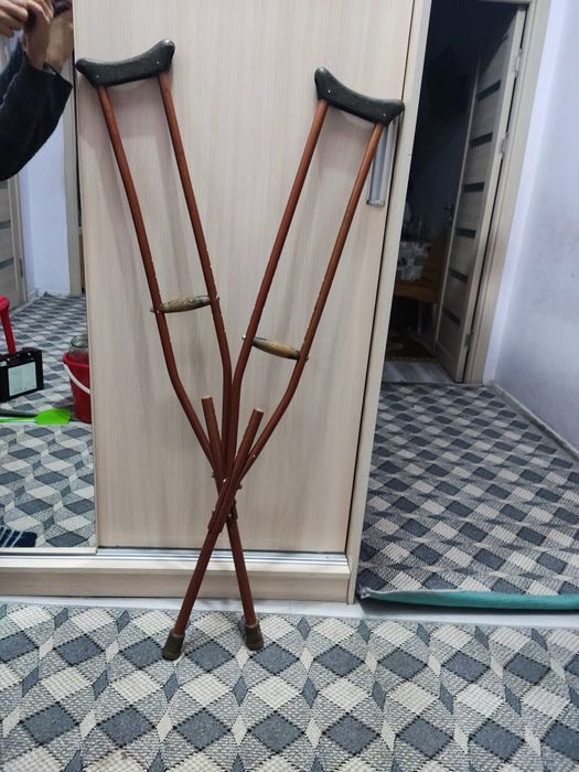 Костыли. Срочно!!!