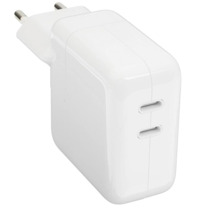 Apple Power Adapter 35W — компактное зарядное устройство.