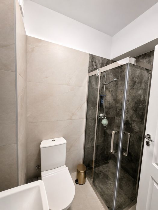Vand apartament 3 camere - Central Adress, etaj 4