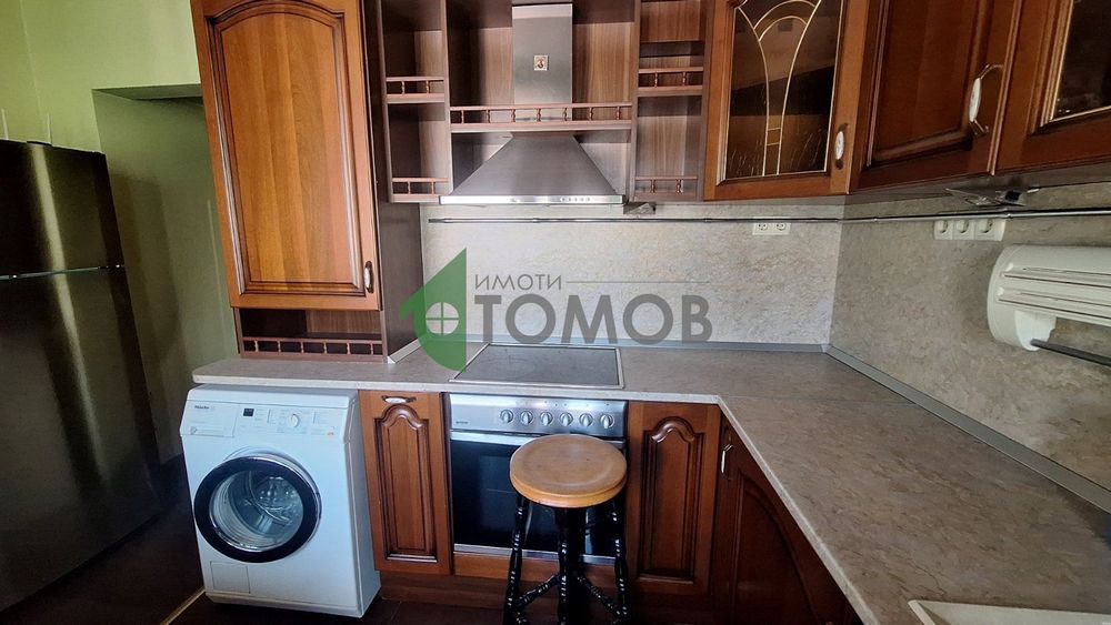 Тристаен апартамент в централната градска част