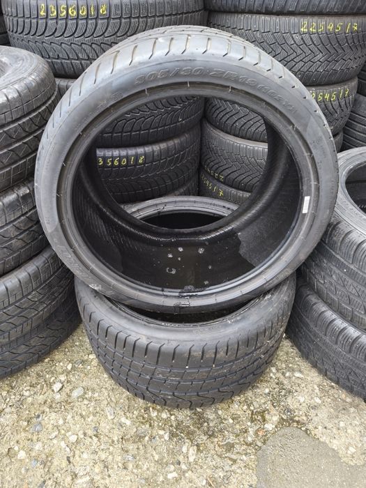 Гуми 305 30 19 Pirelli 2бр.