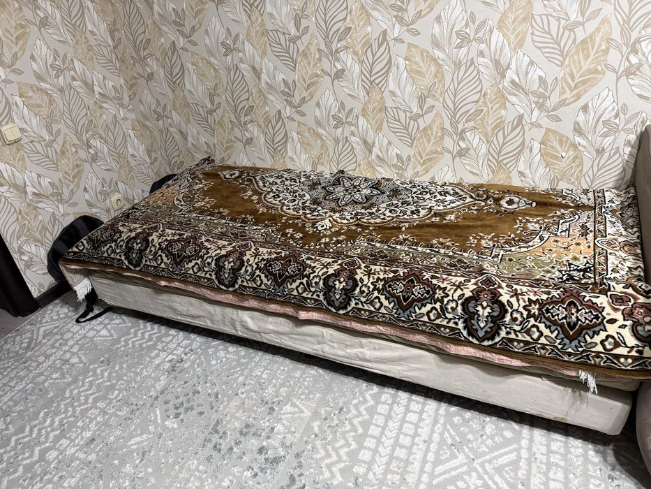 диван для дома либо для помещение