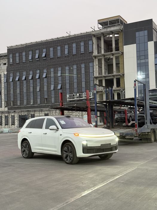 Li 7 Ultra oq kuzov oranjiviy salon 2025.11 bez prabeg garantiya bor