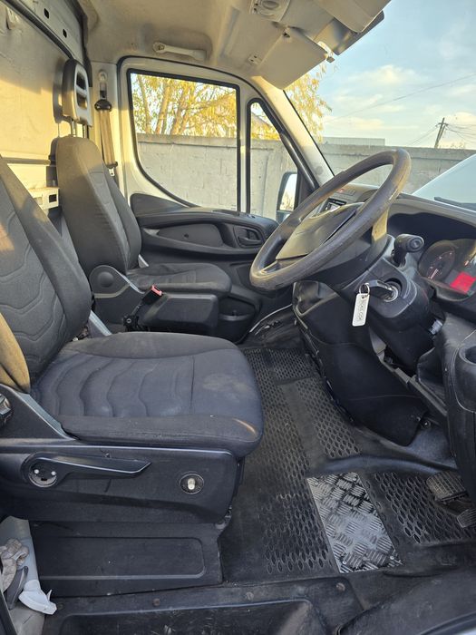 Iveco Daily 35H11 Automat Cub cu Lift De Anglia 2,3Diesel  Fără rugina