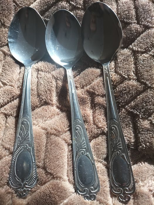 Продам ложки столовые и ножи