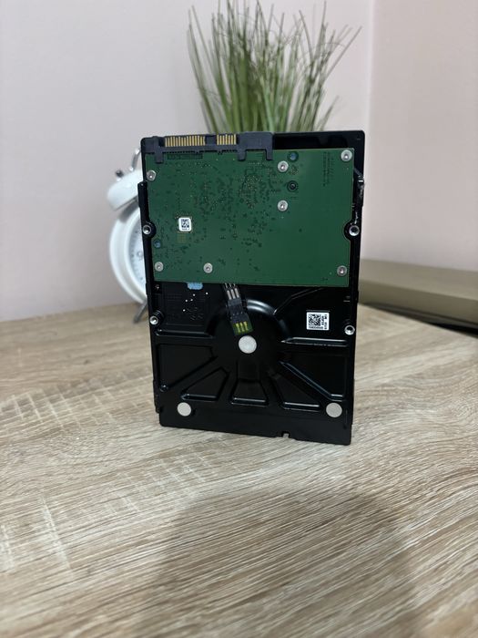 Харддиск 1TB: Seagate Exos 7E8 1TB SAS 3.5” Сървърен HDD