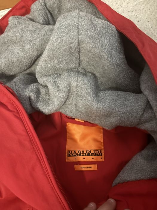 Продавам оригинално яке за повече инф на лично