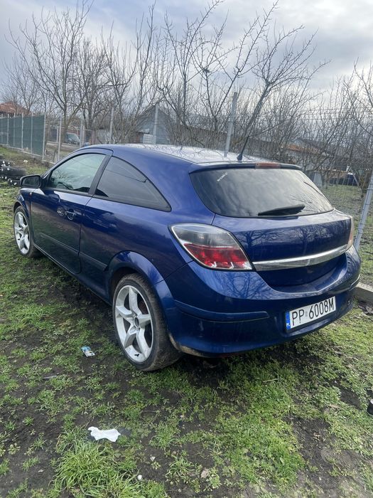 Vand sau schimb opel astra h gtc masina nu trage .