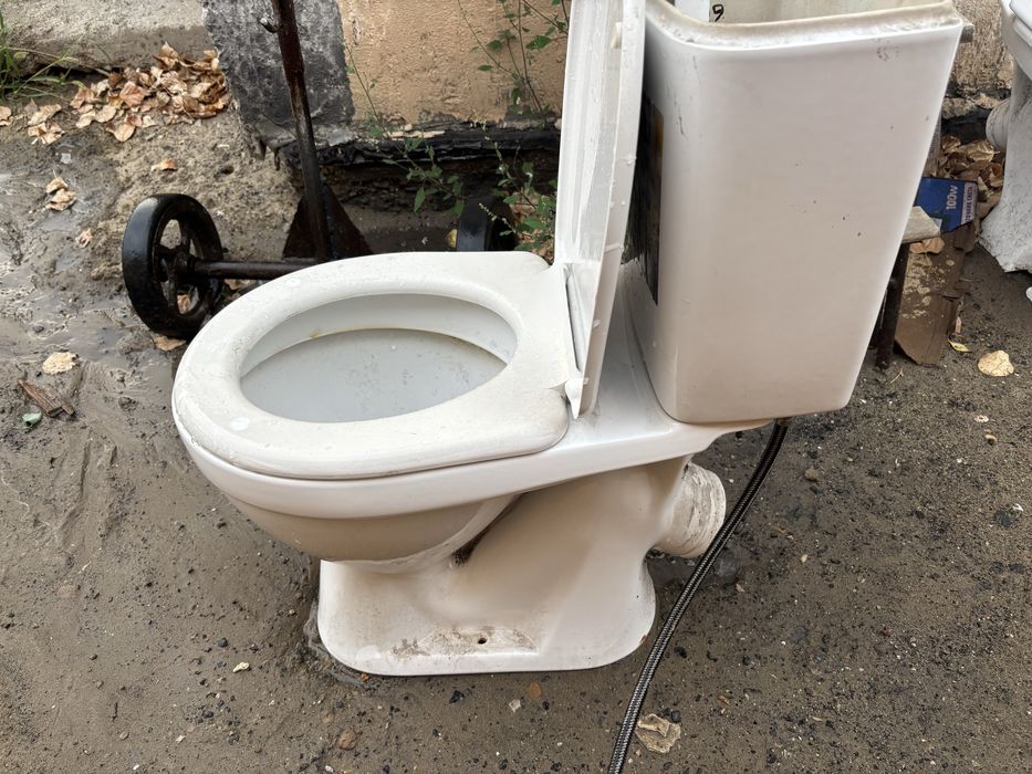Продаю унитаз в отличном состояние