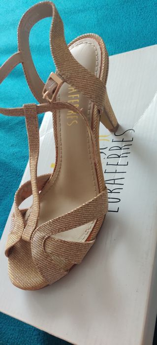 Sandale.elegante material textil