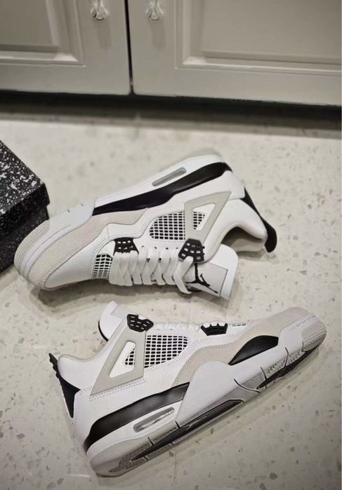 Air Jordan 4 Retro Military Black Nike