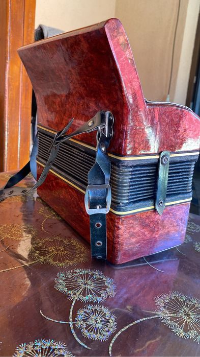 Vând Acordeon Tula (URSS) cu cutie originală