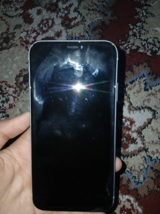 Айфон хр сотилади 700 минг обменгаям  бор
