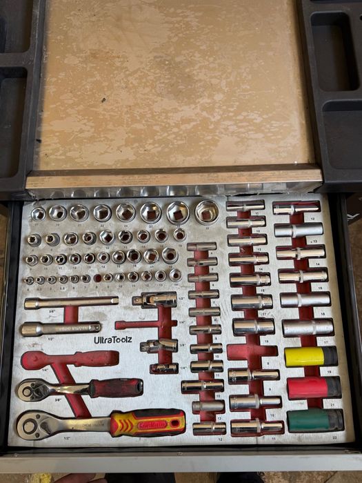 Dulap cu scule cu livrare in toata tara