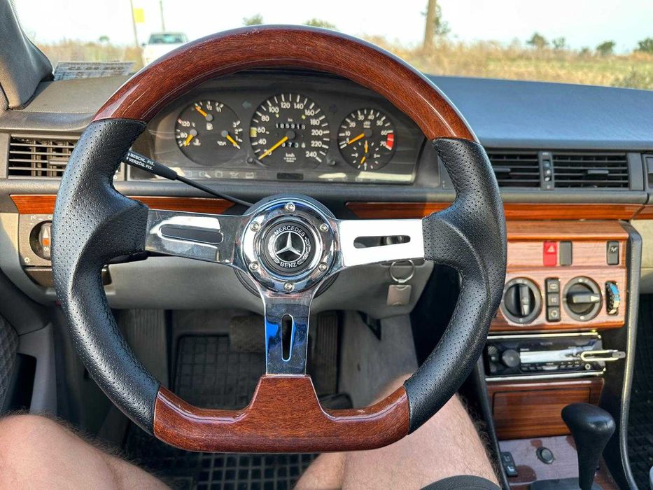 Mercedes Benz W124 E220 coupe facelift vehicul atestat istoric