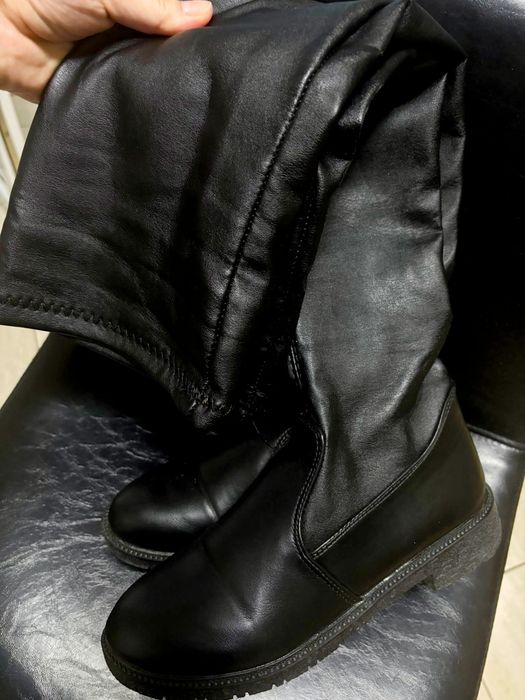 Vand cizme noi, lungi, marimea 38, noi fără eticheta