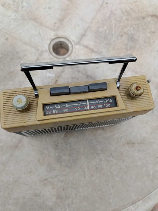 Ретро транзистор "Akkord" УКВ