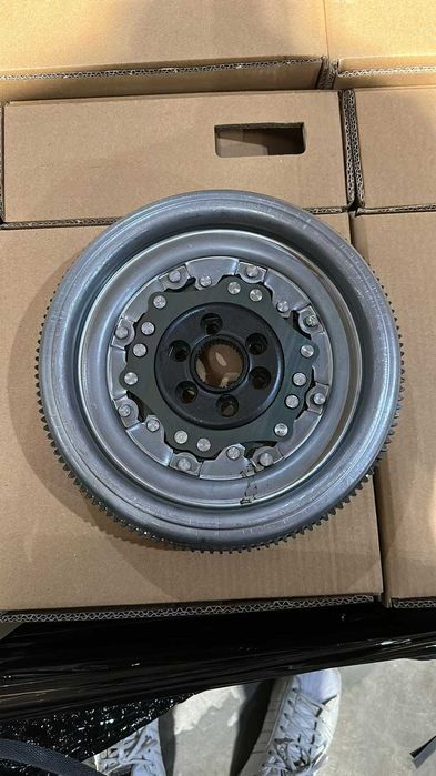 03L 105 266 DE Демпферен маховик LuK 415/0744/09