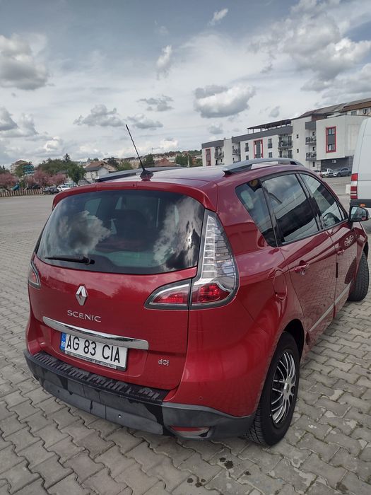 Vând Renault scenic 3 din 2012..