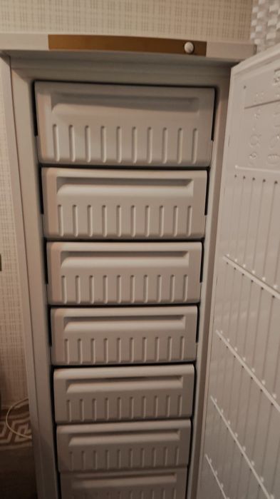 Продам морозильник