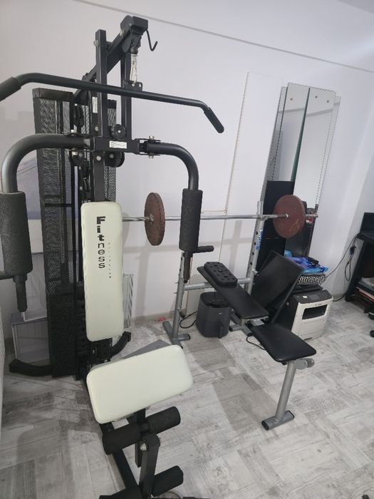 Aparat fitness multifuncțional și bancă pentru piept