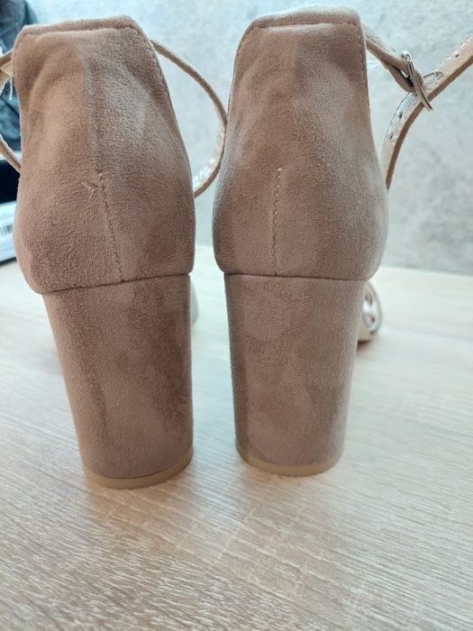Sandale cu toc, marimea 39