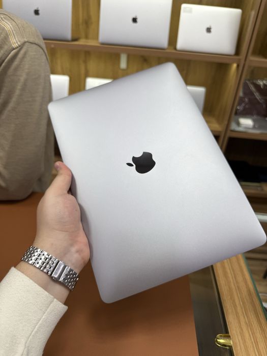 MacBook Pro 13 inch Touch Bar