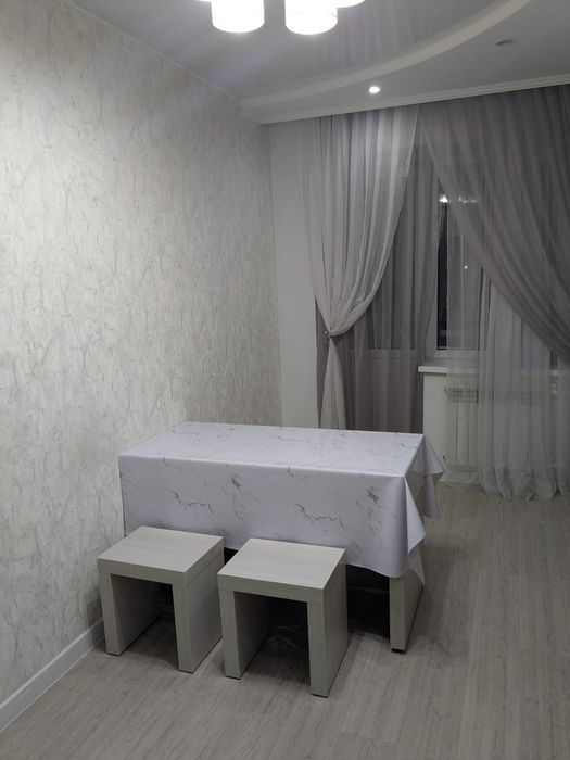 Кухонный стол с табуретками