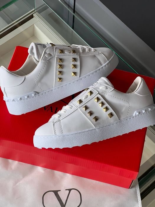 Adidasi Valentino Noi !!! Marimi 36/40 !!!