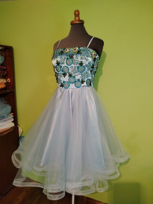 Продавам официална рокля