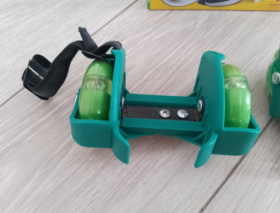 Коньки роликовые на обувь.