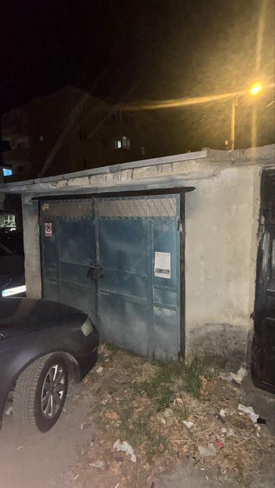 Vand apartament 3 camere+ garaj