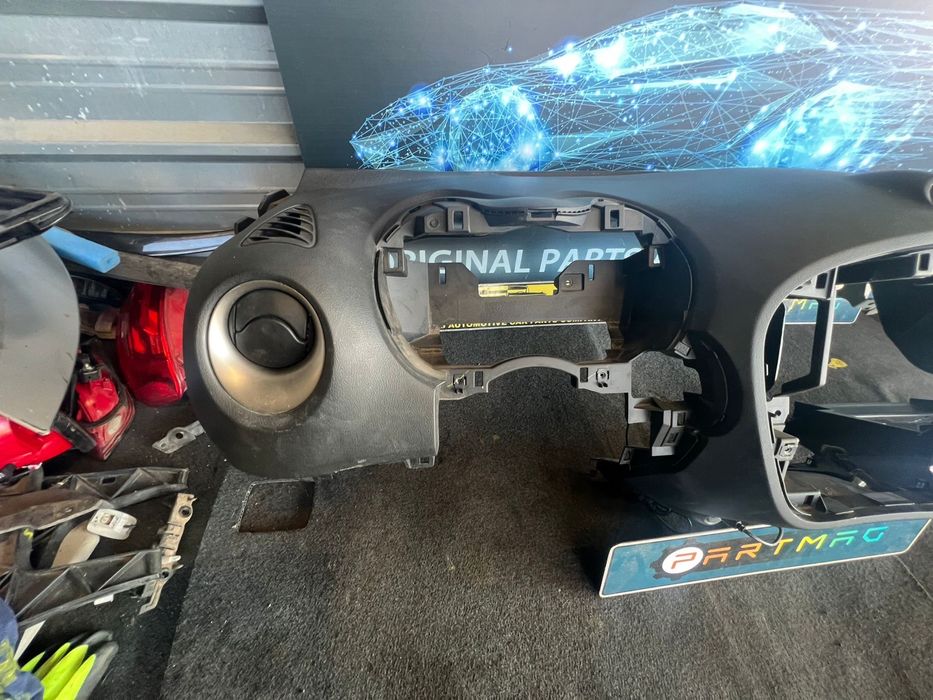 Арматурно табло Nissan Juke Нисан жук с капачка