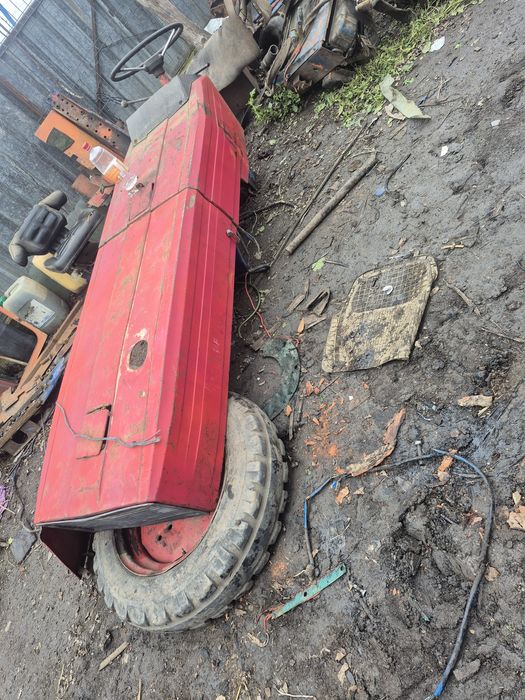 Vând  set capote  tractor  u 650