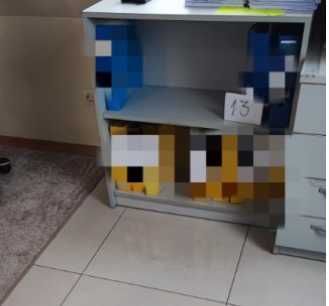 офис мебели - бюра, етажерки