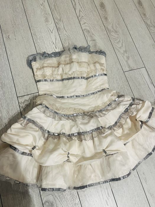 Рокля с камъчета