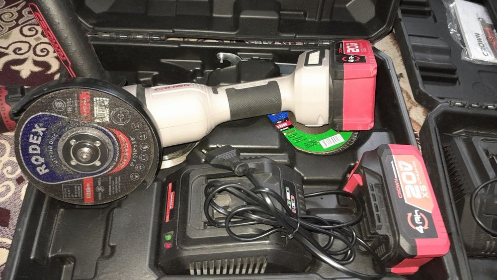 Продам балгарку акамуляторную  в отличном состоянии цена 45000