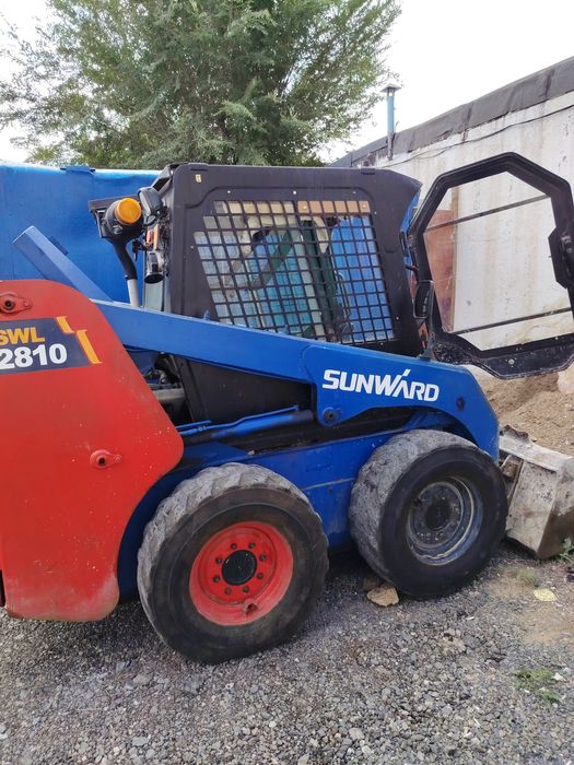 Продаётся минипогрузчик sunward 2810