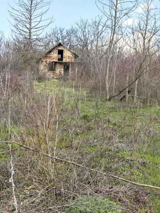 Вила с двор в м. Стража 3