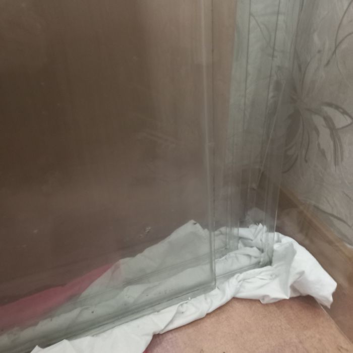 Стекла 4 мм. хорошем состоянии